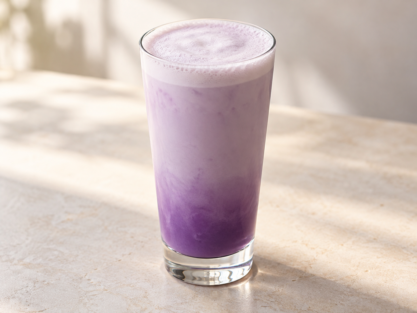 Levanduľové ube kokosové latte